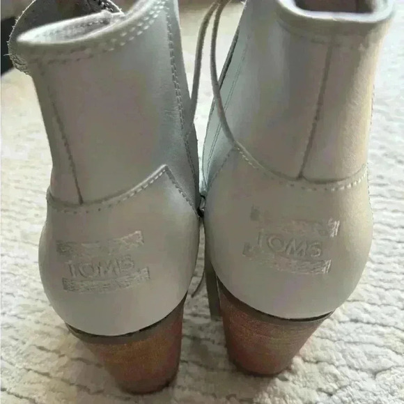 TOMS women's block heel Light gray breathable suede size 8.5 - Picture 3 of 7